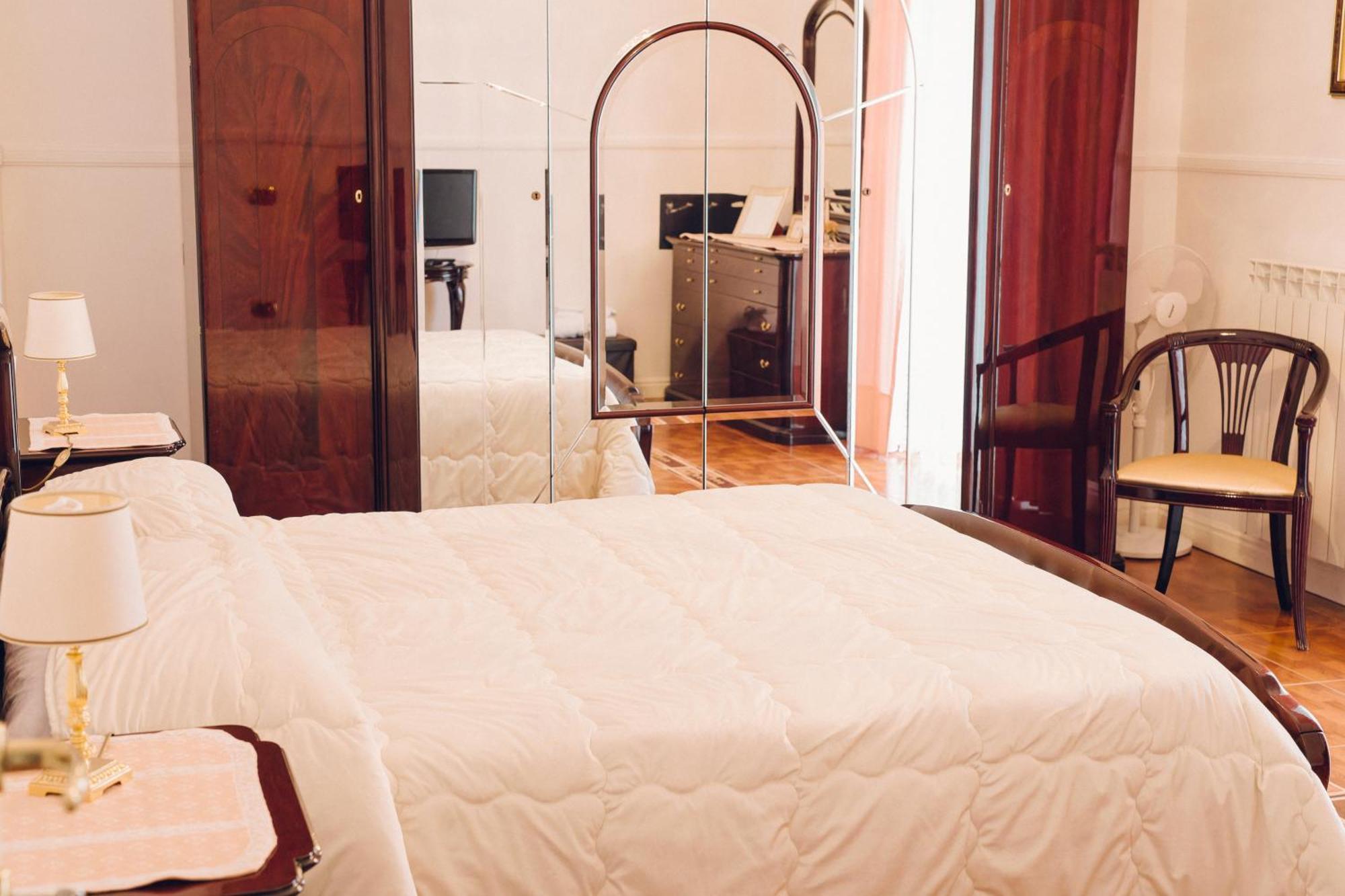 La Famiglia Hotel Pollena Trocchia Ngoại thất bức ảnh